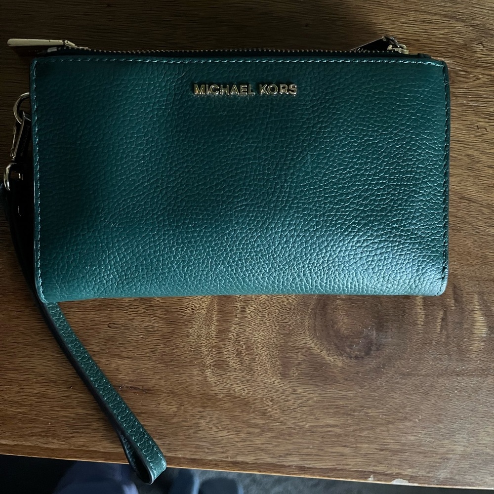 Michael Kors Smart Wristlet